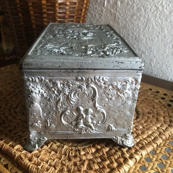 Ornate Silver-tone Heavy Cast Metal French Courtesan Scene Jewelry Box w/Velvet - Picture 15 of 16